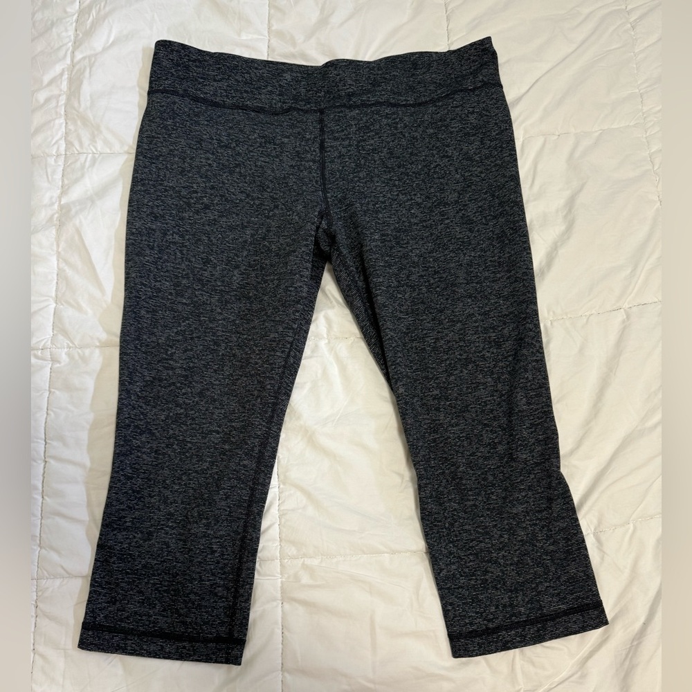 Under Armour fitted capri leggins